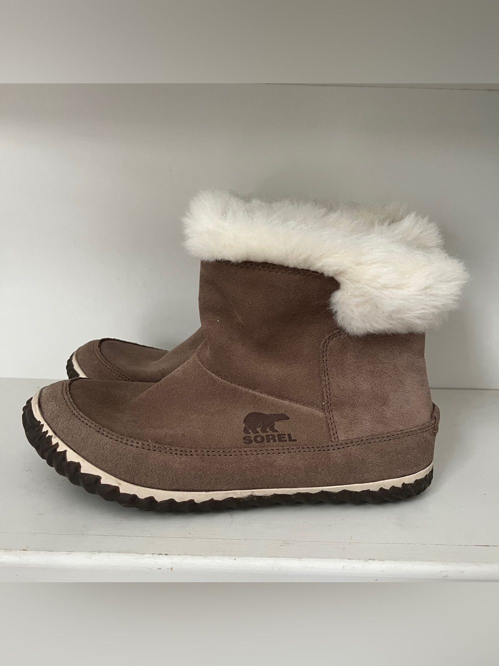 Sorel Out 'N About Women's Size 8.5 Taupe Suede Bootie Slippers Fur
